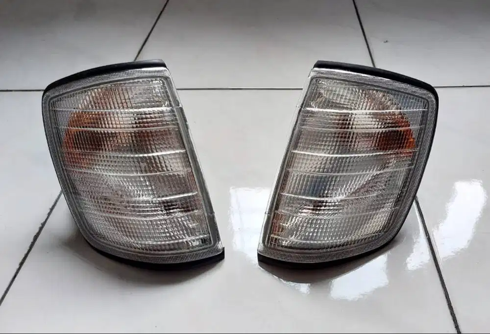 Lampu Sein Depan Mercy W124 NOS Automotive Lighting E320 E220 300E 230