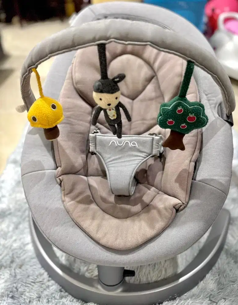 Nuna Leaf Grow Bouncer with Toy Bar