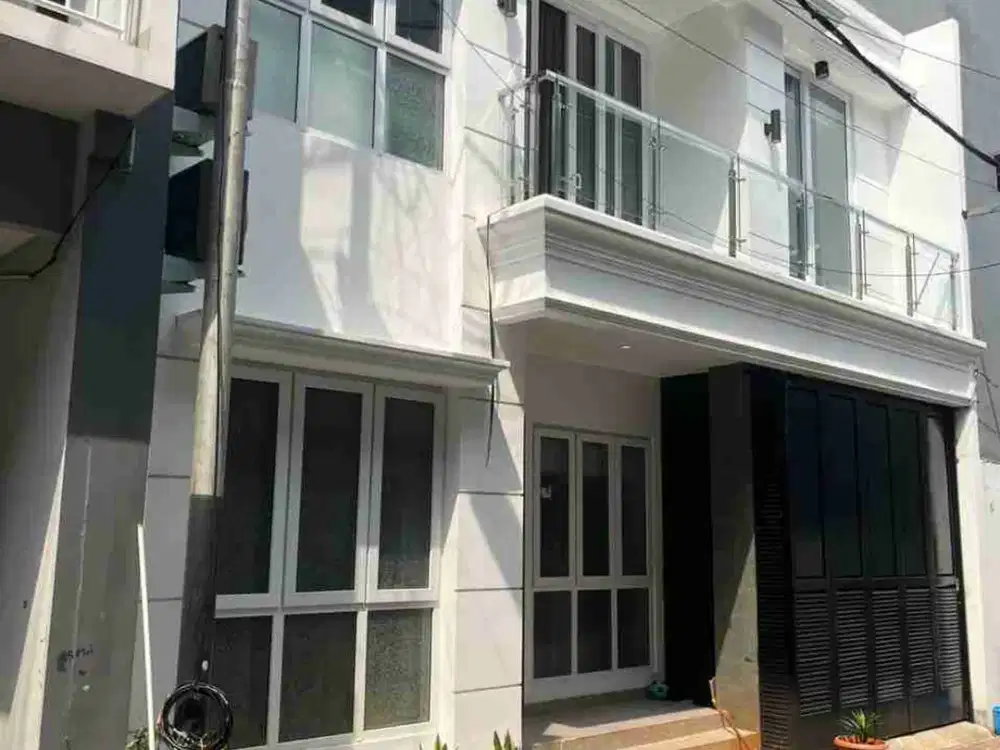 Dijual /Disewakan Rumah 2 Lt Furnish kebon jeruk