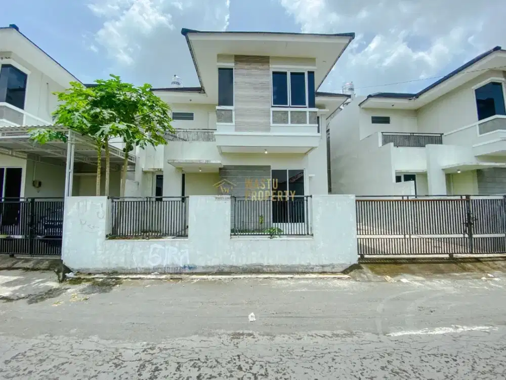 RUMAH 2 LANTAI, SIAP HUNI, 4 MENIT BANDARA ADI SUTJIPTO DI KALASAN