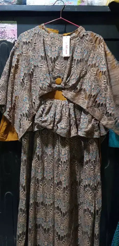 Baju Baru Belum Pernah Pakai