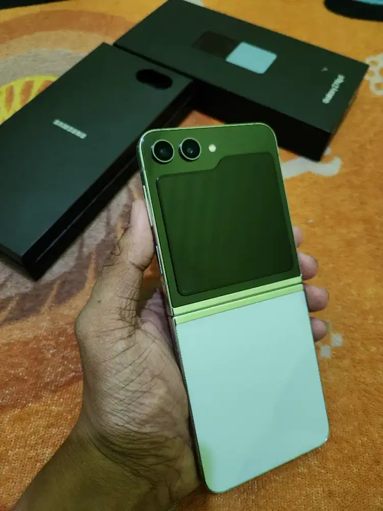 Samsung Z Flip5 5G (8/512) Resmi SEIN