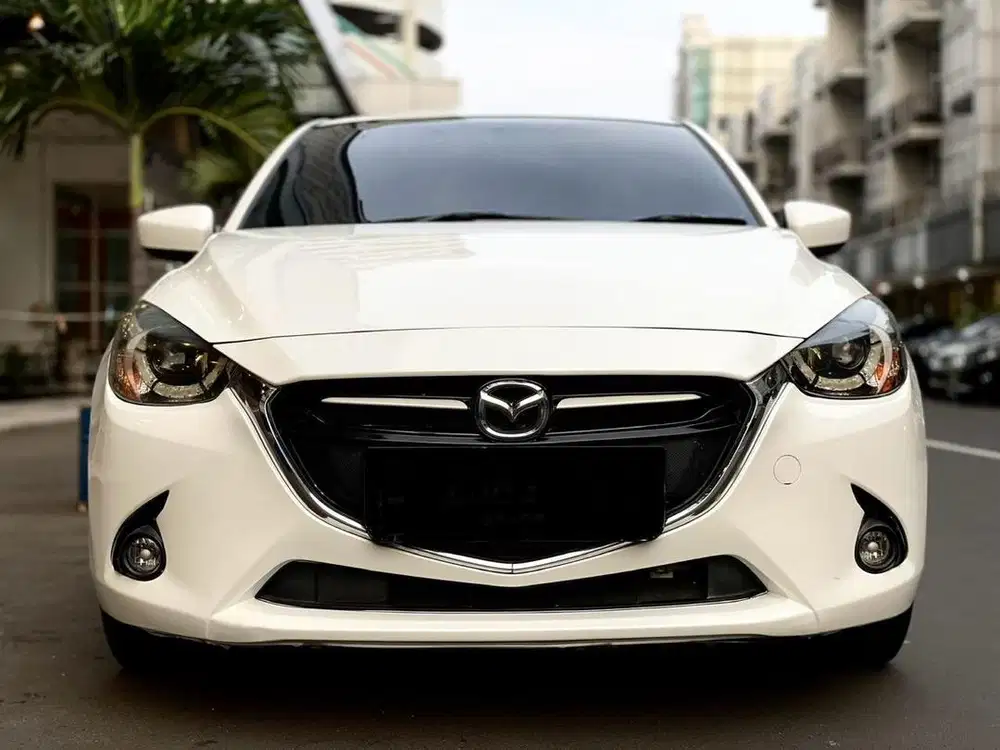 GRAB IT FAST • MAZDA 2 HB 1.5 R SKYACTIV AT 2018 PUTIH