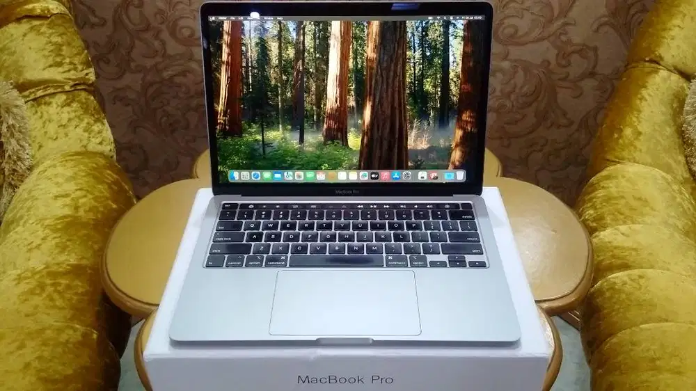 Macbook Pro 13 TOUCHBAR 2020 Editing Berat Core i7 Ram 16GB SSD 512GB