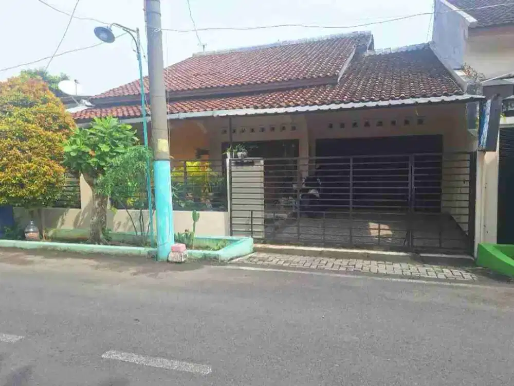 RUMAH CANTIK PUSAT KOTA DI JL SENTIAKI RAYA BULU LOR SEMARANG UTARA