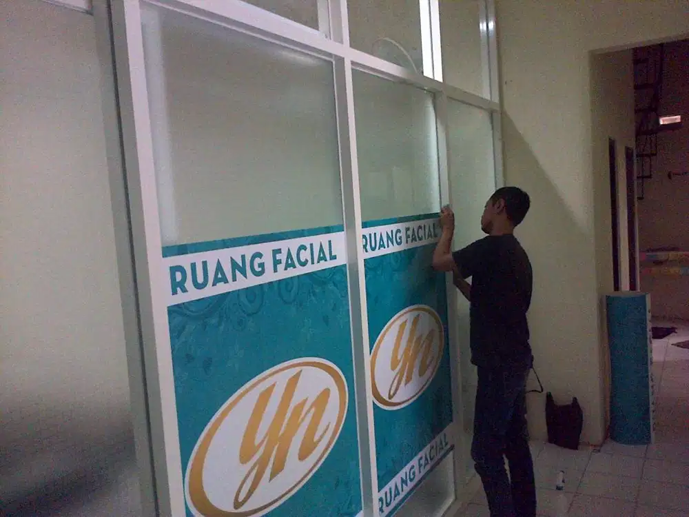 STICKER VINYL PRINTING SANBLAST BURAM & ONE WAY CUTTING STIKER JOGJA