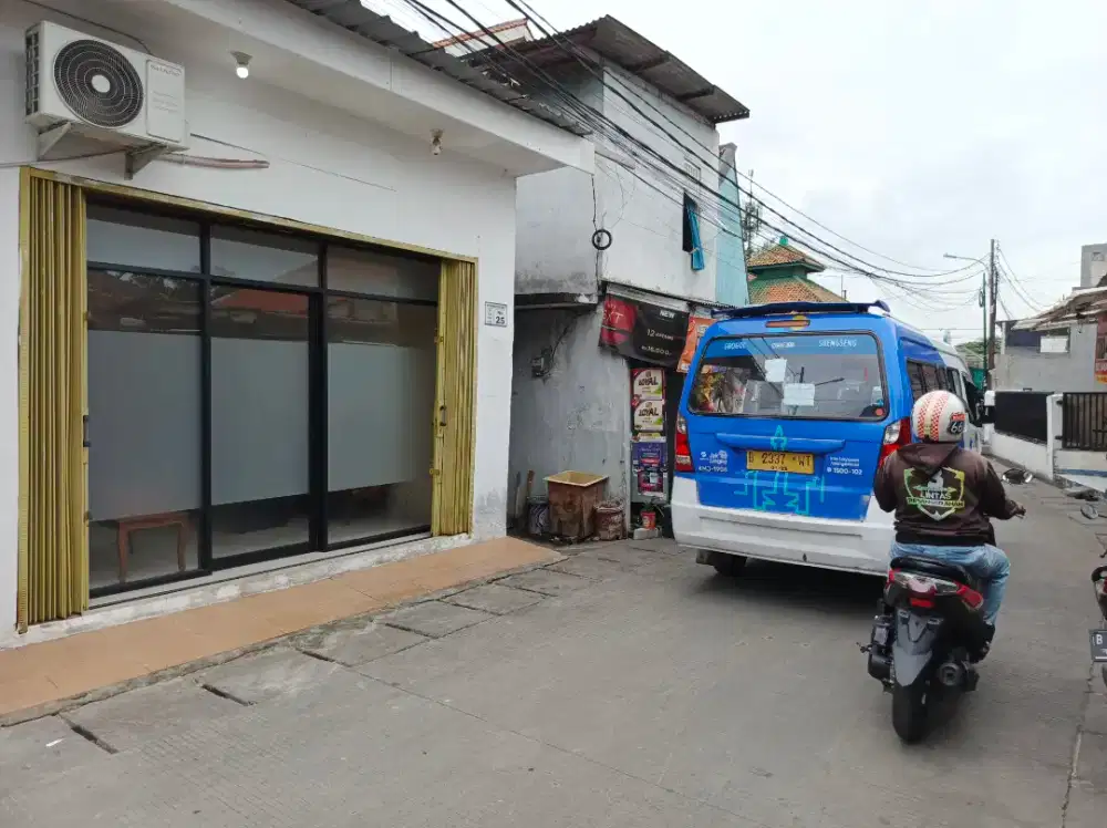 Dikontrakan/disewakan kios di pinggir Jl Madrasah (Samping SMK SATRIA)