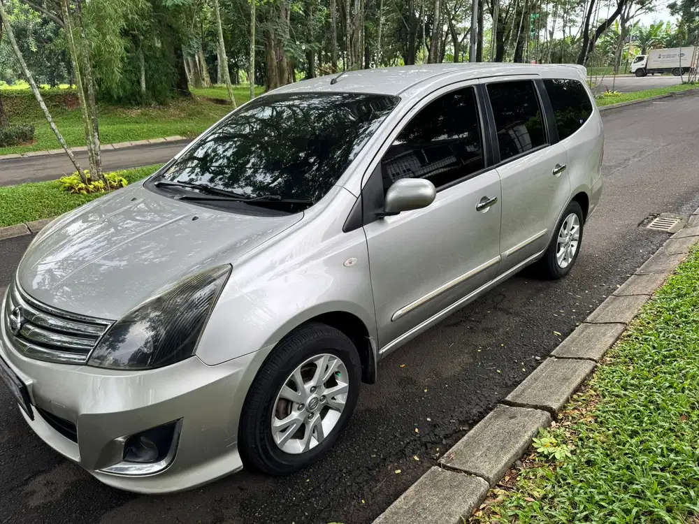 Nissan Livina 2012 AT