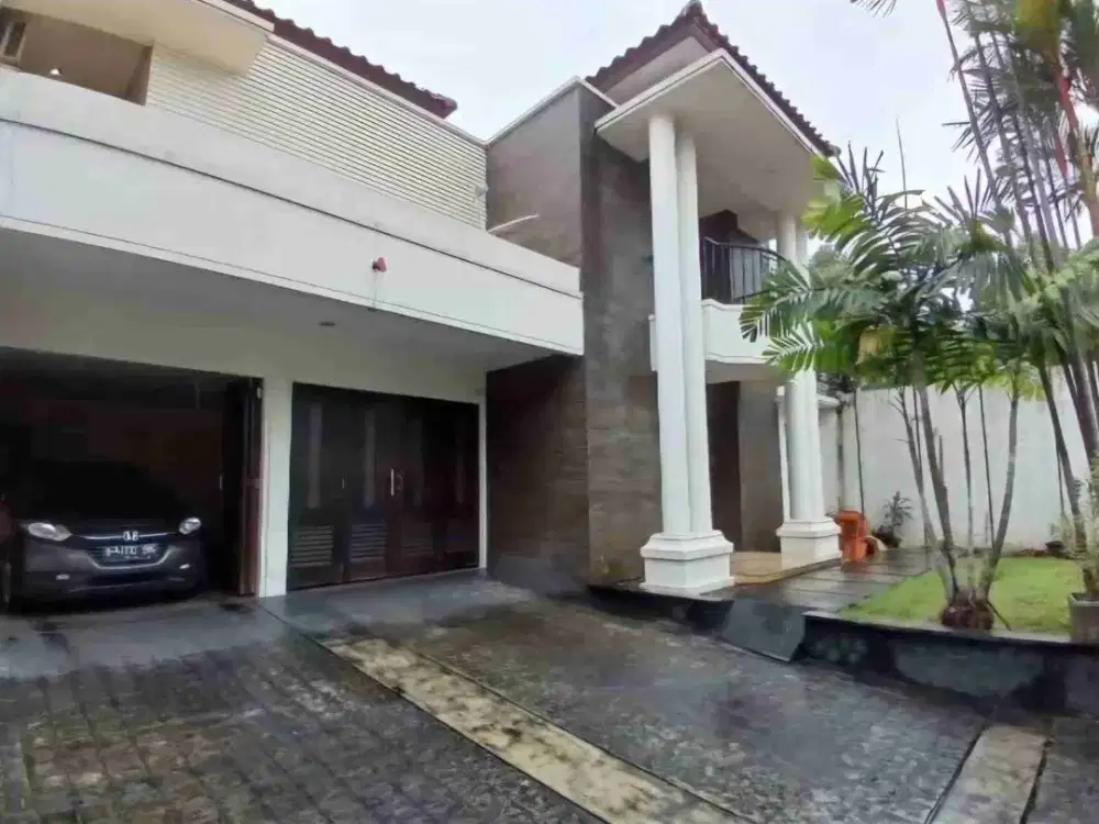 Rumah Siap Huni Ada Swimming Pool di Kemang Jakarta Selatan