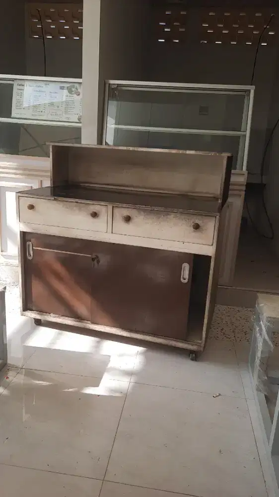 MEJA (LACI) UNTUK JUALAN