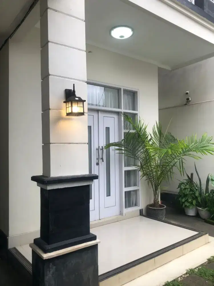 Jual rumah lantai 2 di Jl Kesiman Denpasar Timur Bali