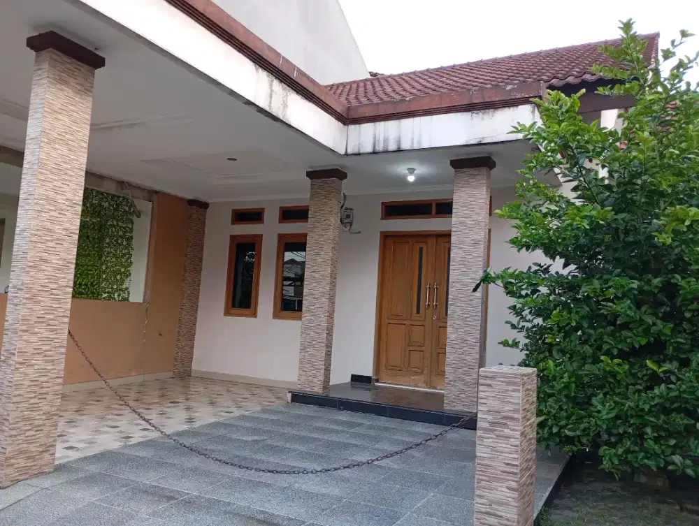 RUMAH SIAP HUNI DALAM CLUSTER PERUMAHAN LEGENDA PARK DUKUH ZAMRUD
