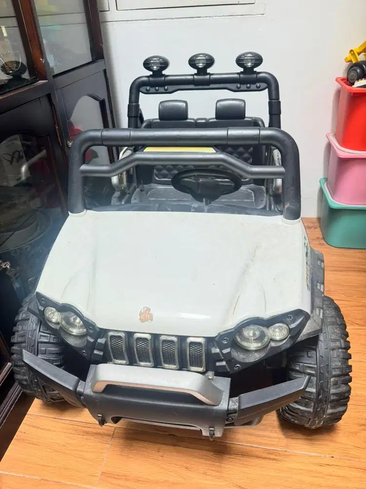 Mobilan jeep aki anak jarang pakai sangat terawat