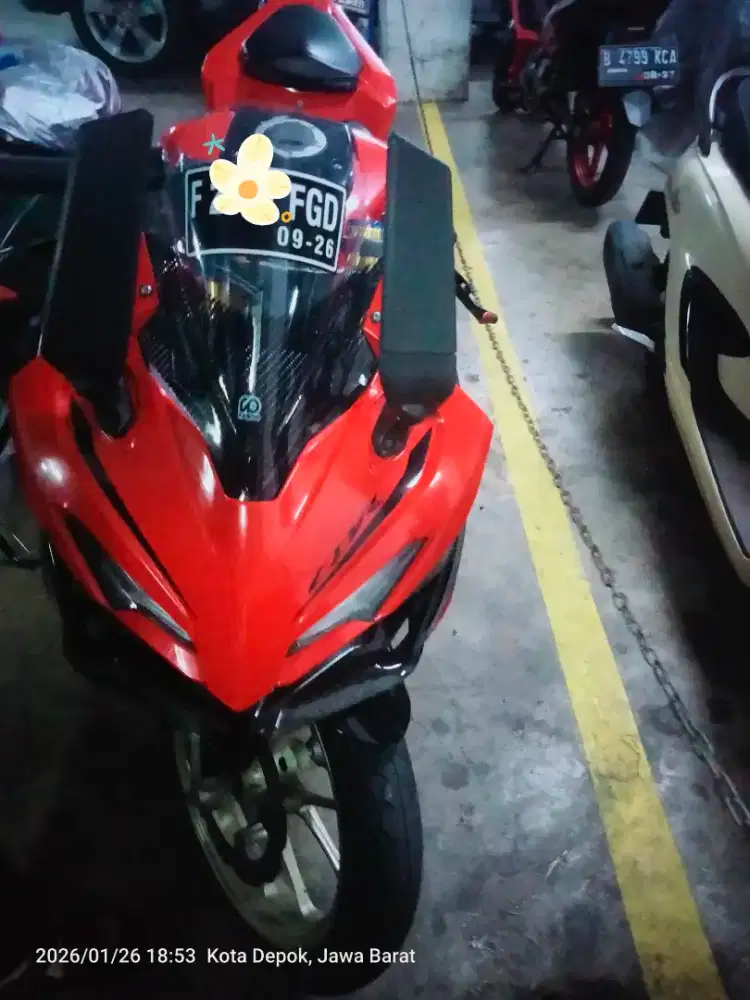Dijual motor sport Honda CBR 150 , harga 22 nego keras , jarang pake
