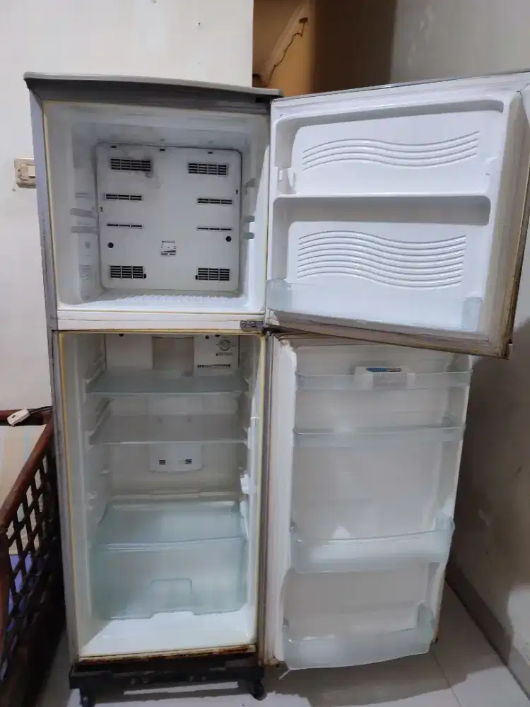 KULKAS BEKAS JUAL CEPAT
