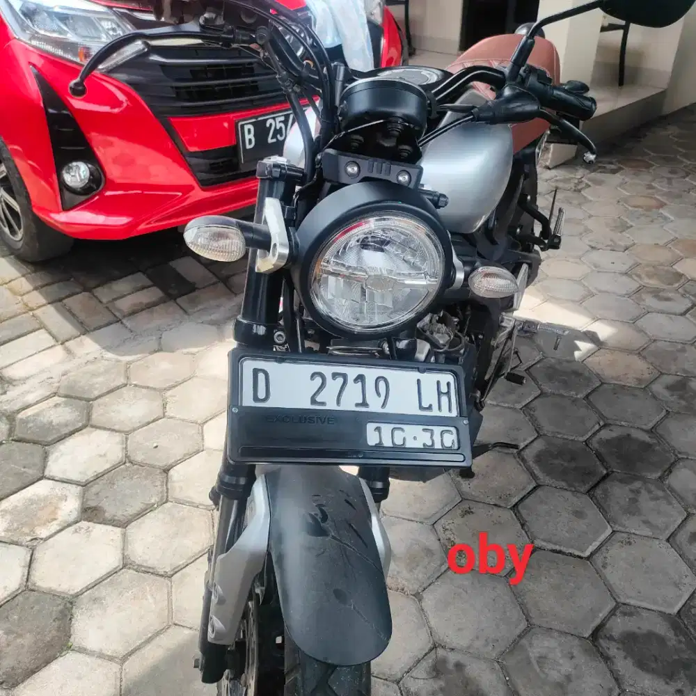 Yamaha XSR Silver