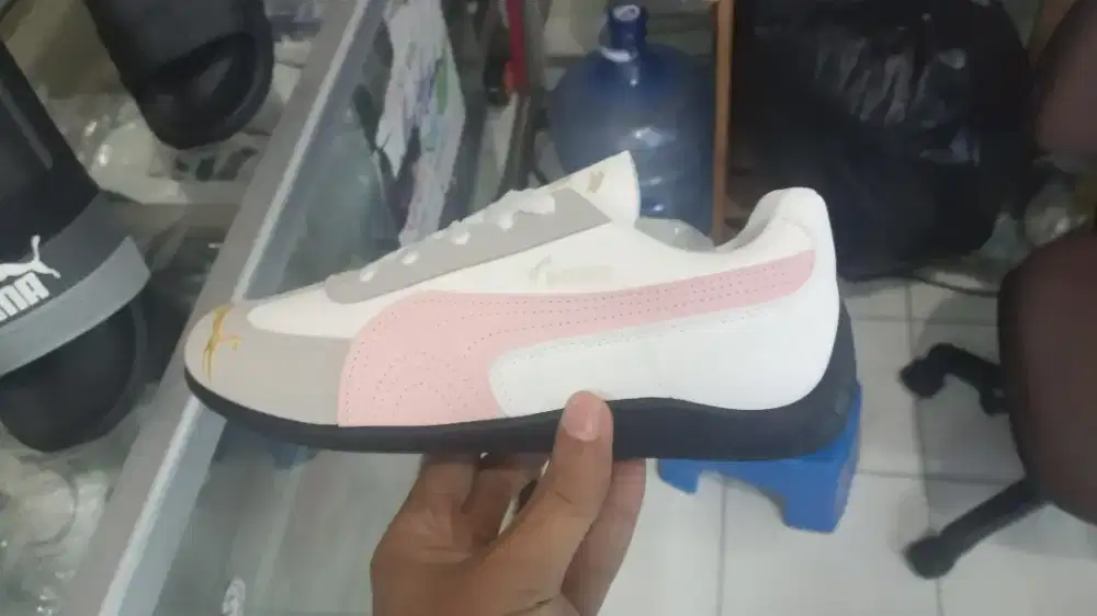 Puma putih pink