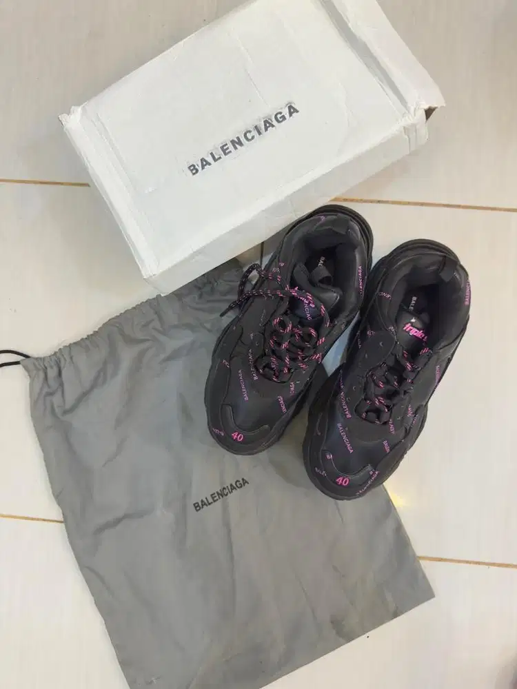 Sepatu balenciaga