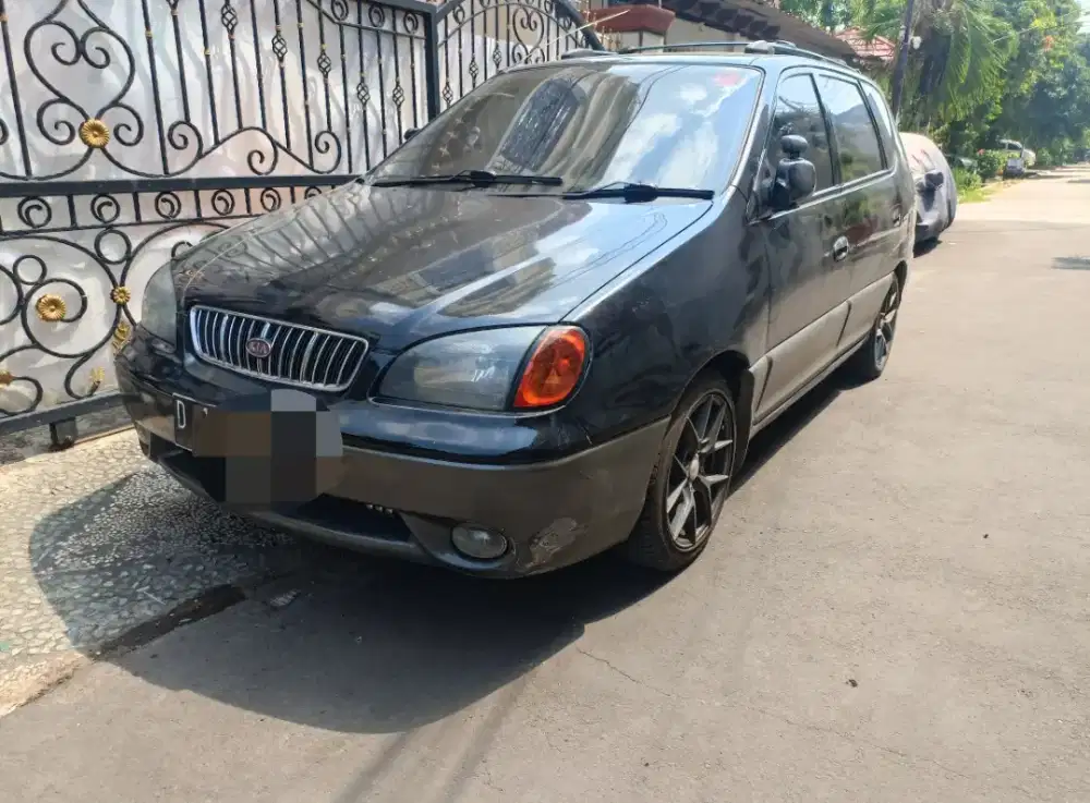 KIA Carens Tahun 2000