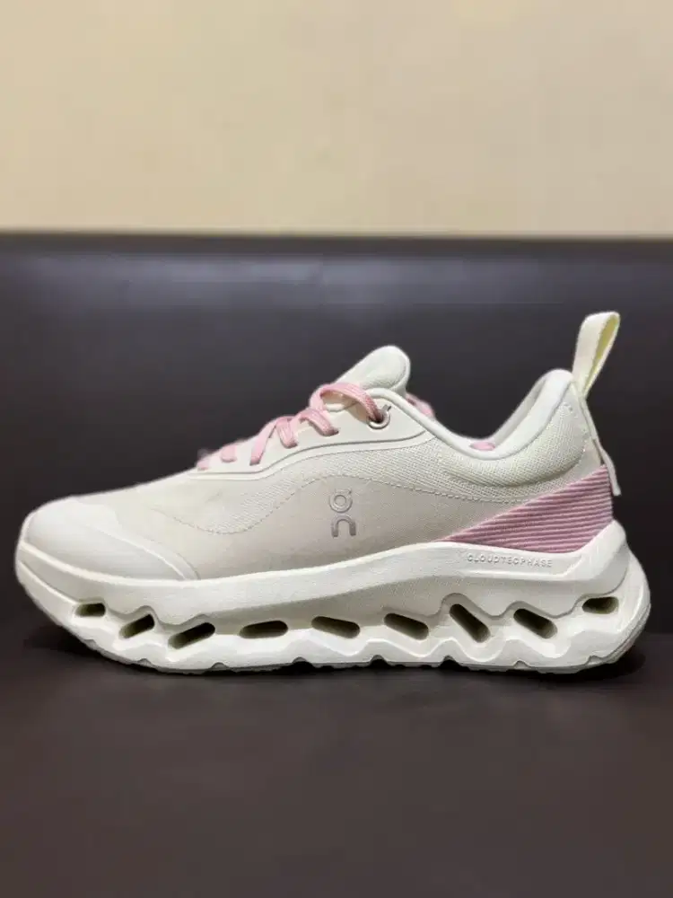 Sepatu on cloud (40) sport/running