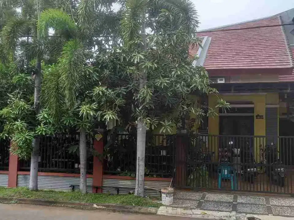 Rumah hoek di aralia harapan indah bekasi