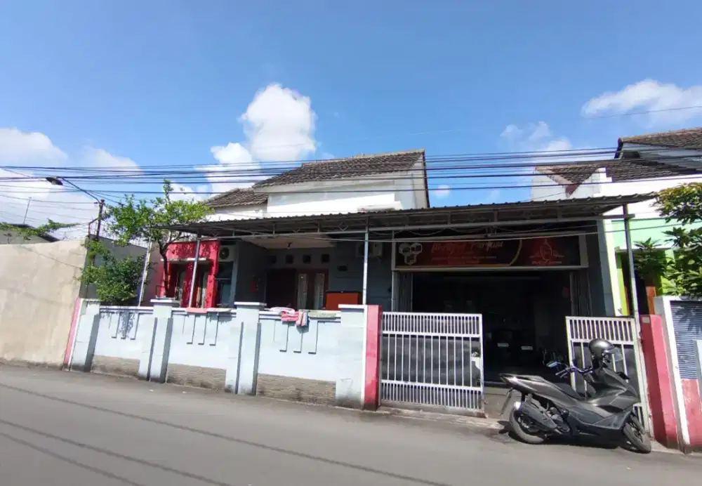 Jual rumah strategis dekat jalan utama majapahit dan exit tol