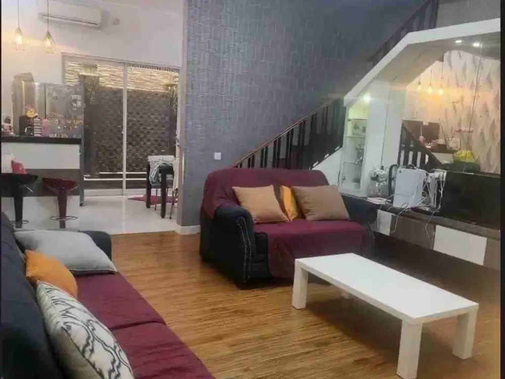 Rumah 2.5Lantai Full Renovasi & Furnished Lokasi Strategis & Harga Worth it