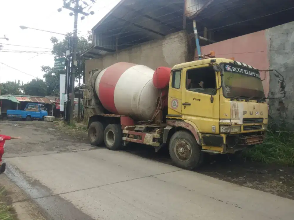 Truk mixer Fuso build up tronton 6x4 th2006 super great