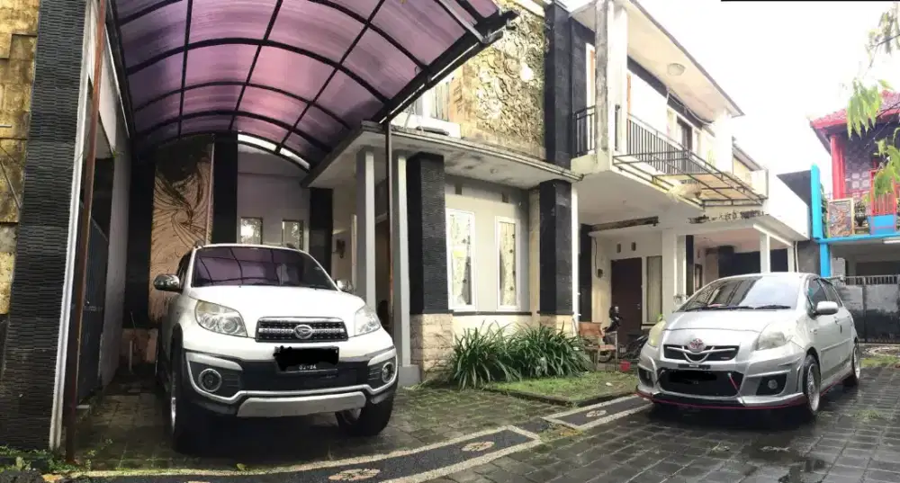 Jual rumah lantai 2 di lingkungan perumahan Jl Kebo Iwo Utara Denpasar