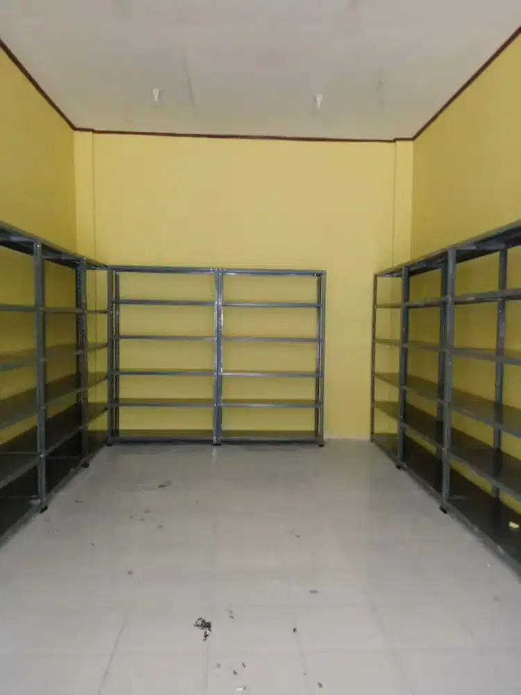 Rak besi mudah di bongkar pasang