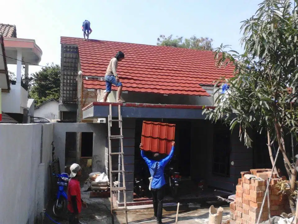 Renovasi Atap Lapuk Ganti Baja Ringan Awet Murah dan Kokoh