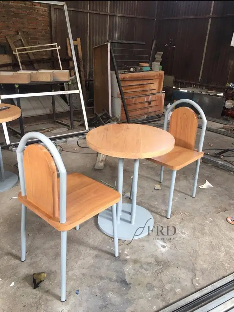 Set meja cafe besi kayu industrial