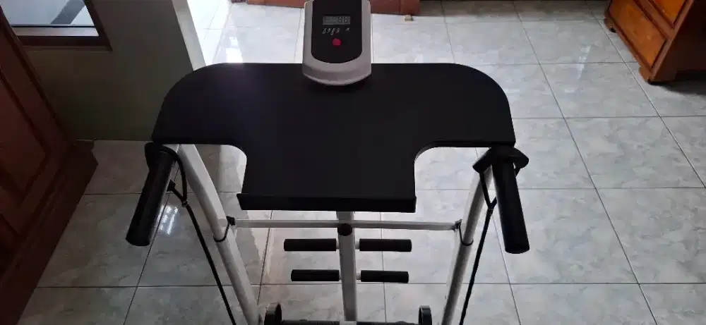 Alat olah raga treadmill