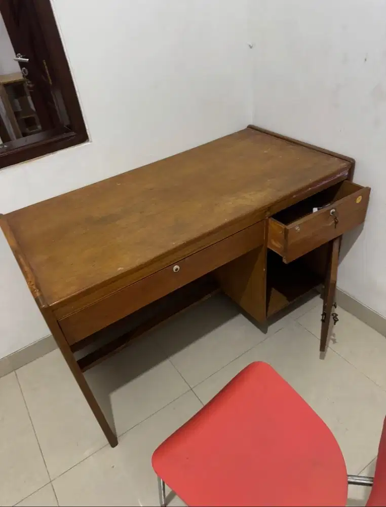 Perabot meja almari ranjang  bekas kos