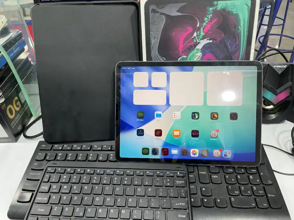 Ipad pro 11 inch 256gb ibox bisa kartu dan wifi bisa tukar tambah