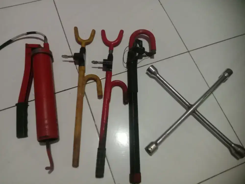 Kunci stir,kunci roda,botol pompa gress