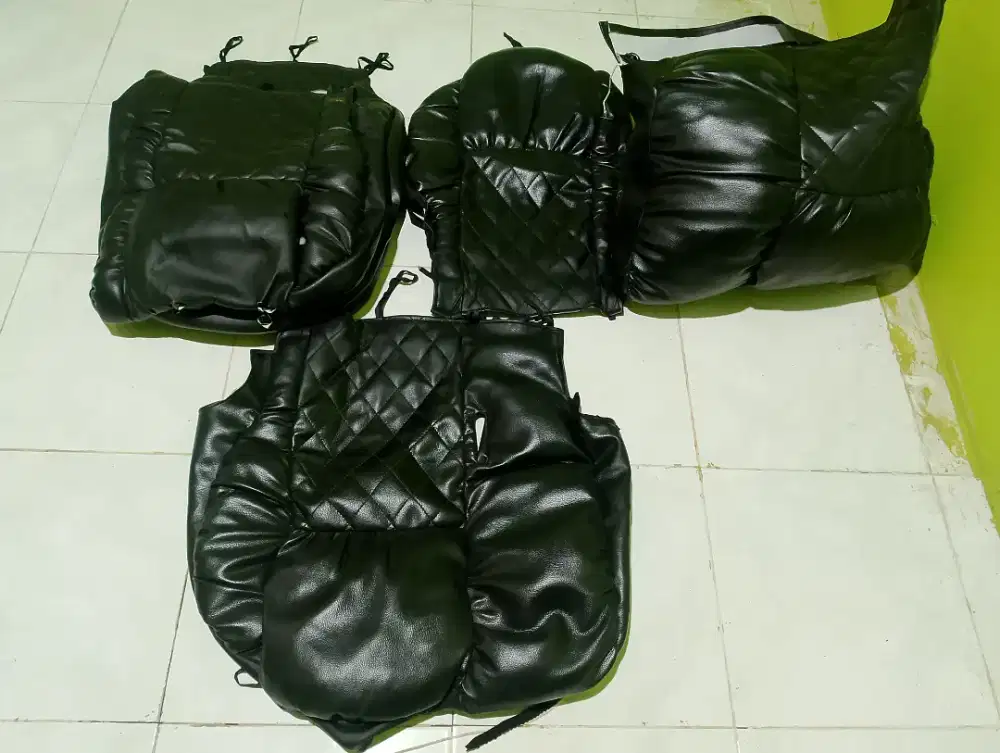 Sarung jok kulit sintetis motif sofa merk zeus untuk mobil 3 baris