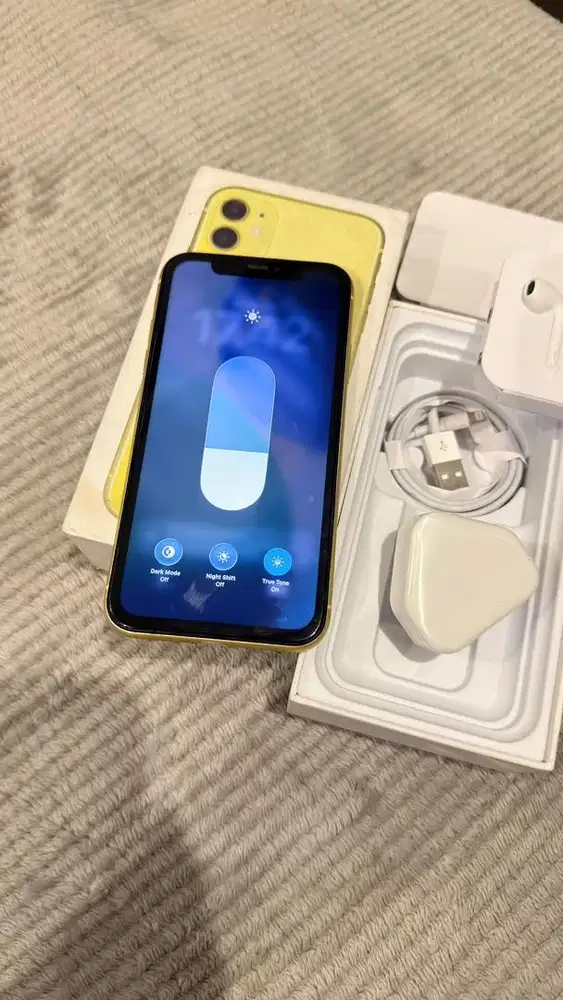 Iphone 11 Yellow 64GB Lengkap Terdaftar