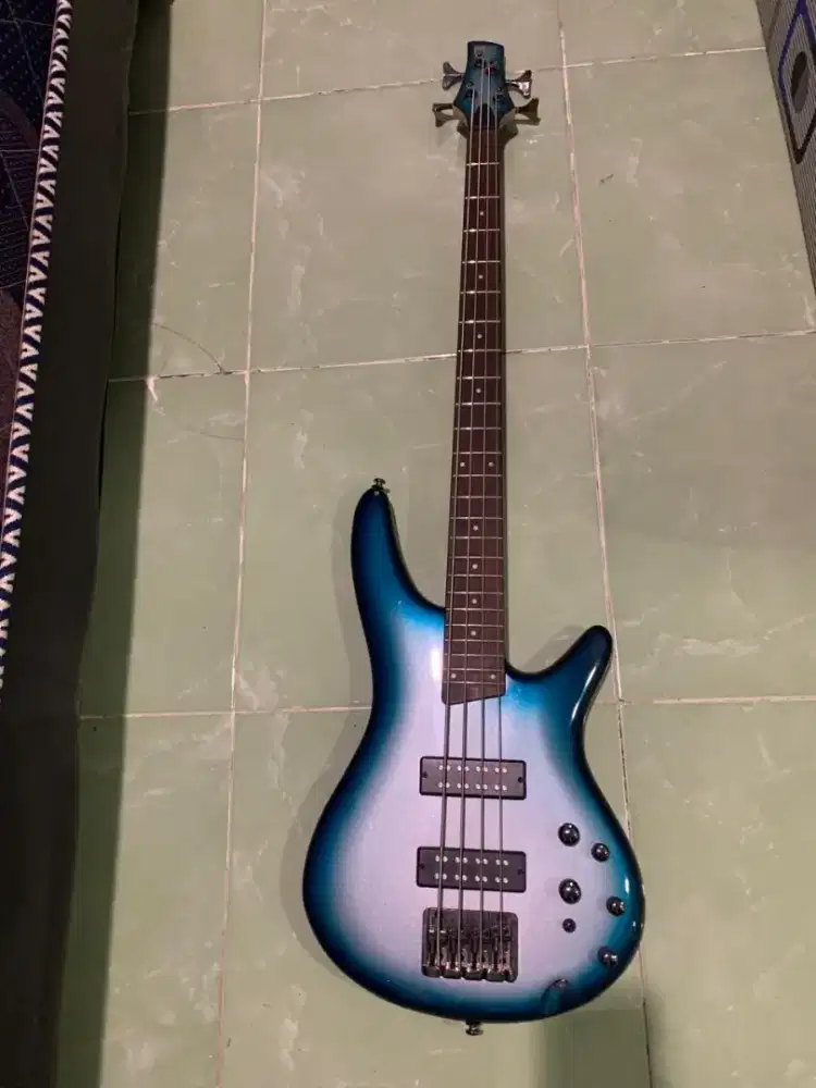 Bass Ibanez SR300E