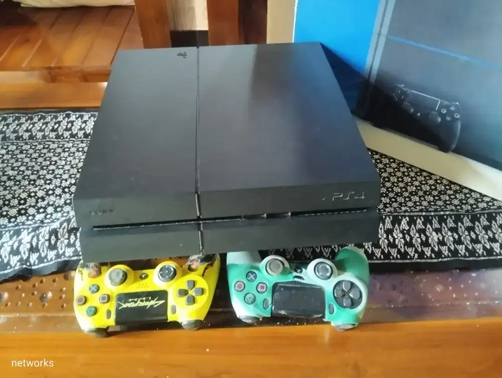 Di jual PS 4 fat bekas