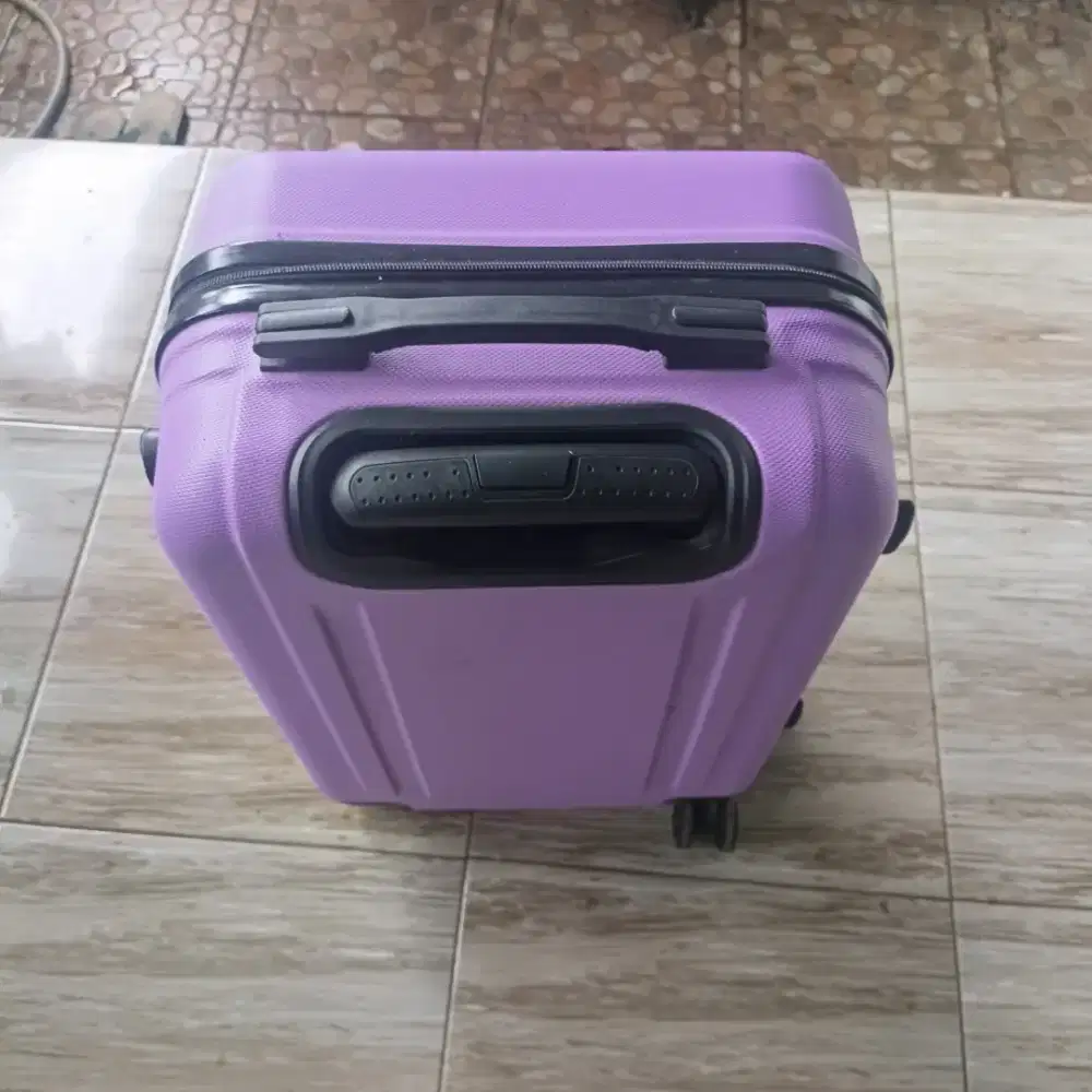 Koper travel warna ungu