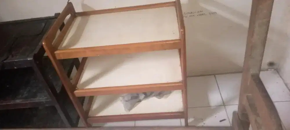 2 rak kayu + 1 kabinet plastik (3item)