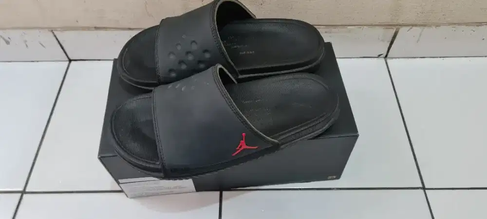 Jordan Play slides Black Original kondisi bagus jarang pakai