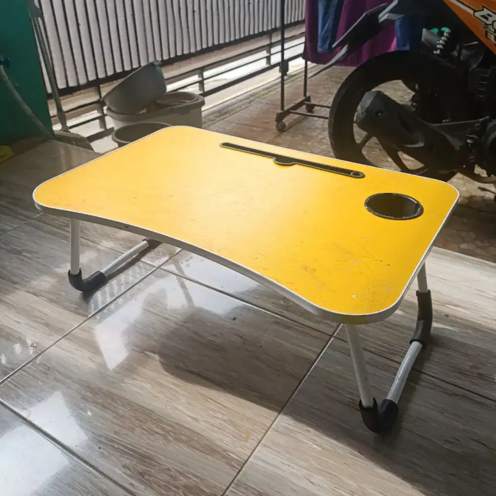 Meja belajar lipat anak