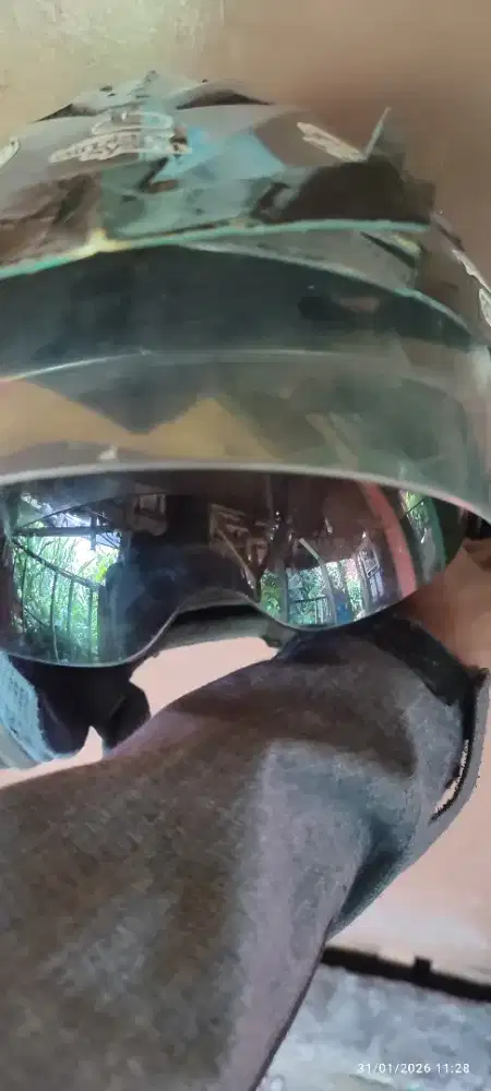 KYT VISOR ORI SIZE M.   BERAT HARUS PERBAIKAN