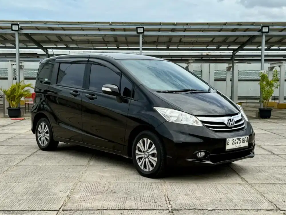 Honda freed Sd 1.5 AT. Tahun 2014. Hitam. Perfect cond