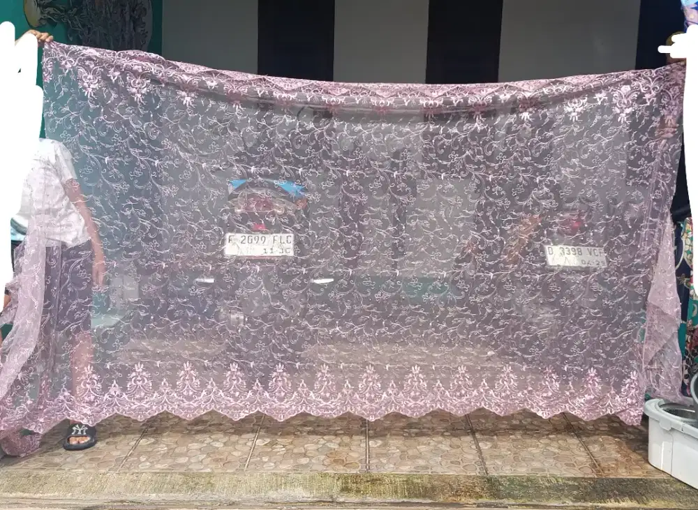 Bahan brokat dan puring