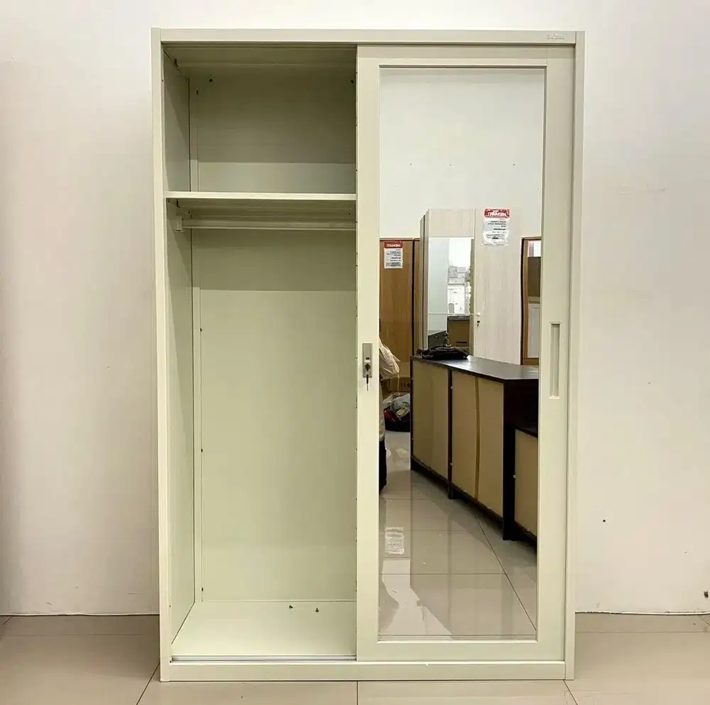 Lemari pakain besi murah