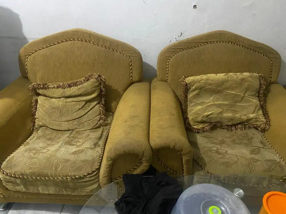 Dijual 2 Sofa Bekas Apa Adanya, Masih Bisa Dipakai