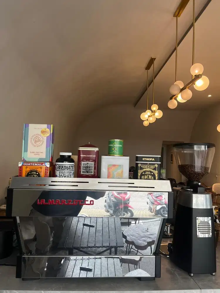 Mesin Coffe Lamarzocco Pb 2 Av & grinder mazzer